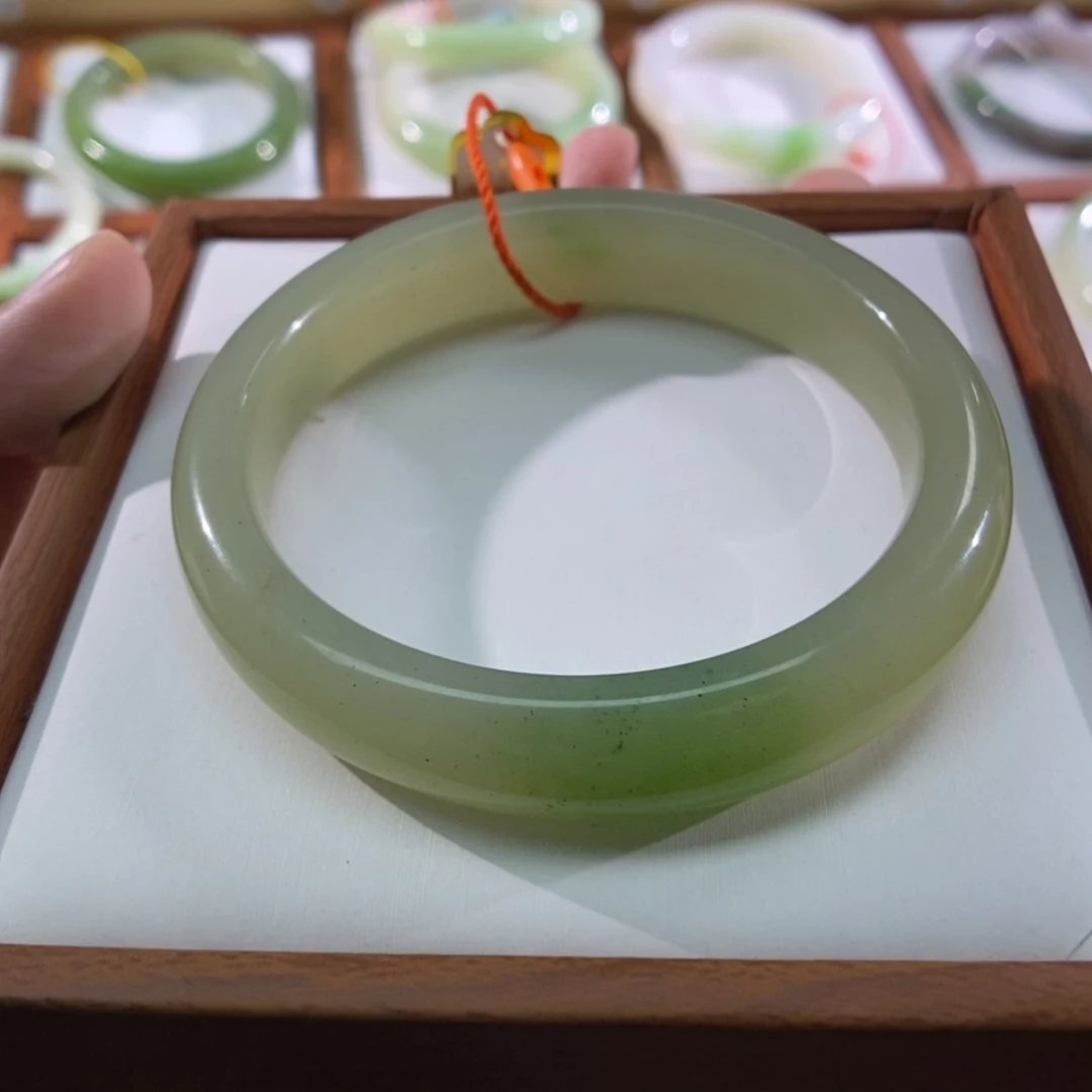 【闪购商品】未镶嵌手镯和田玉（翠青玉）