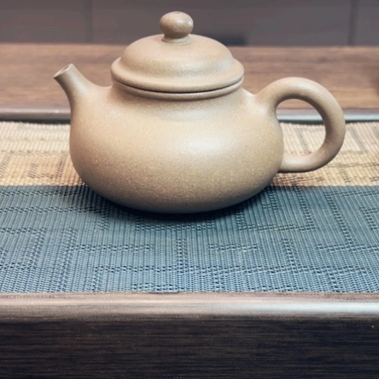 茶壶紫砂黄龙山原矿青段半手工（150 cc）