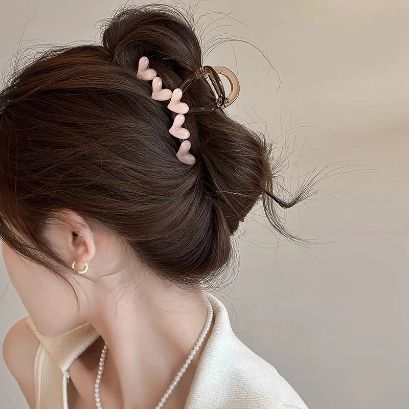 韩系清新爱心抓夹女2024新款高级感发夹后脑勺高端气质鲨鱼夹发饰