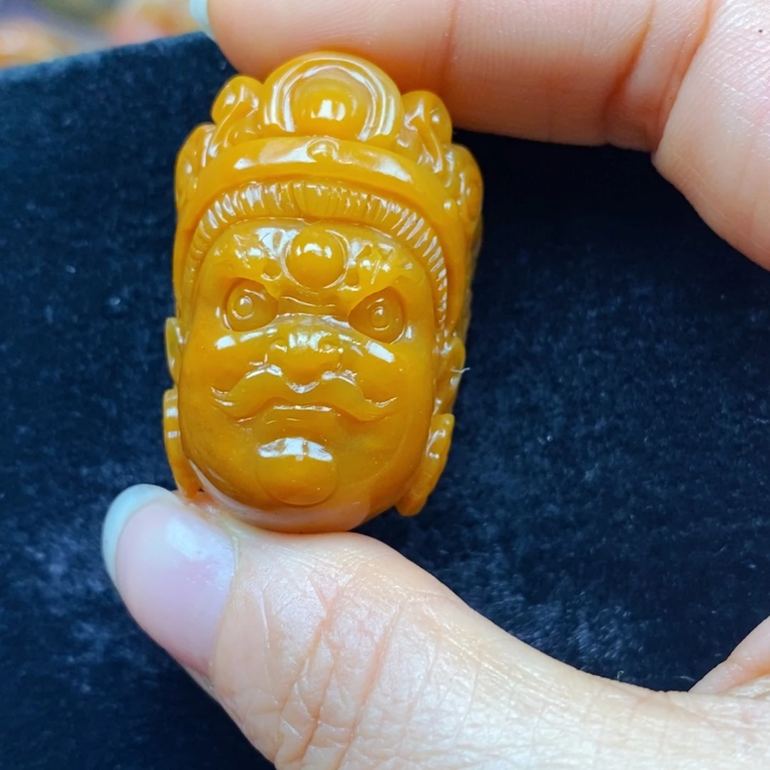 未镶嵌石英质玉（黄龙玉）颈饰