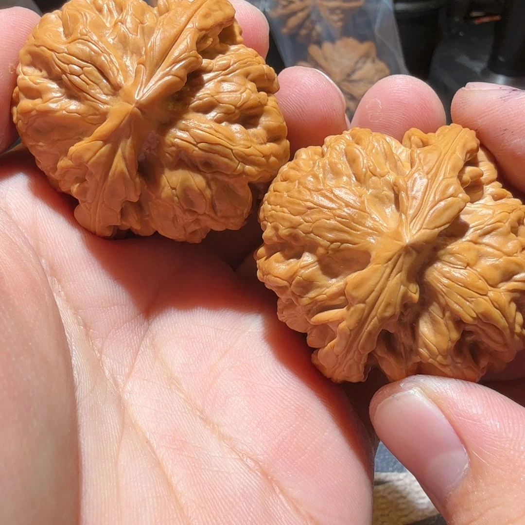 文玩核桃把件红锦鲤