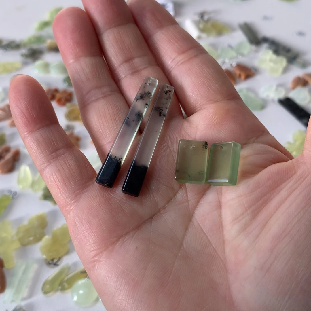 星***～蛇纹石玉未镶嵌耳环