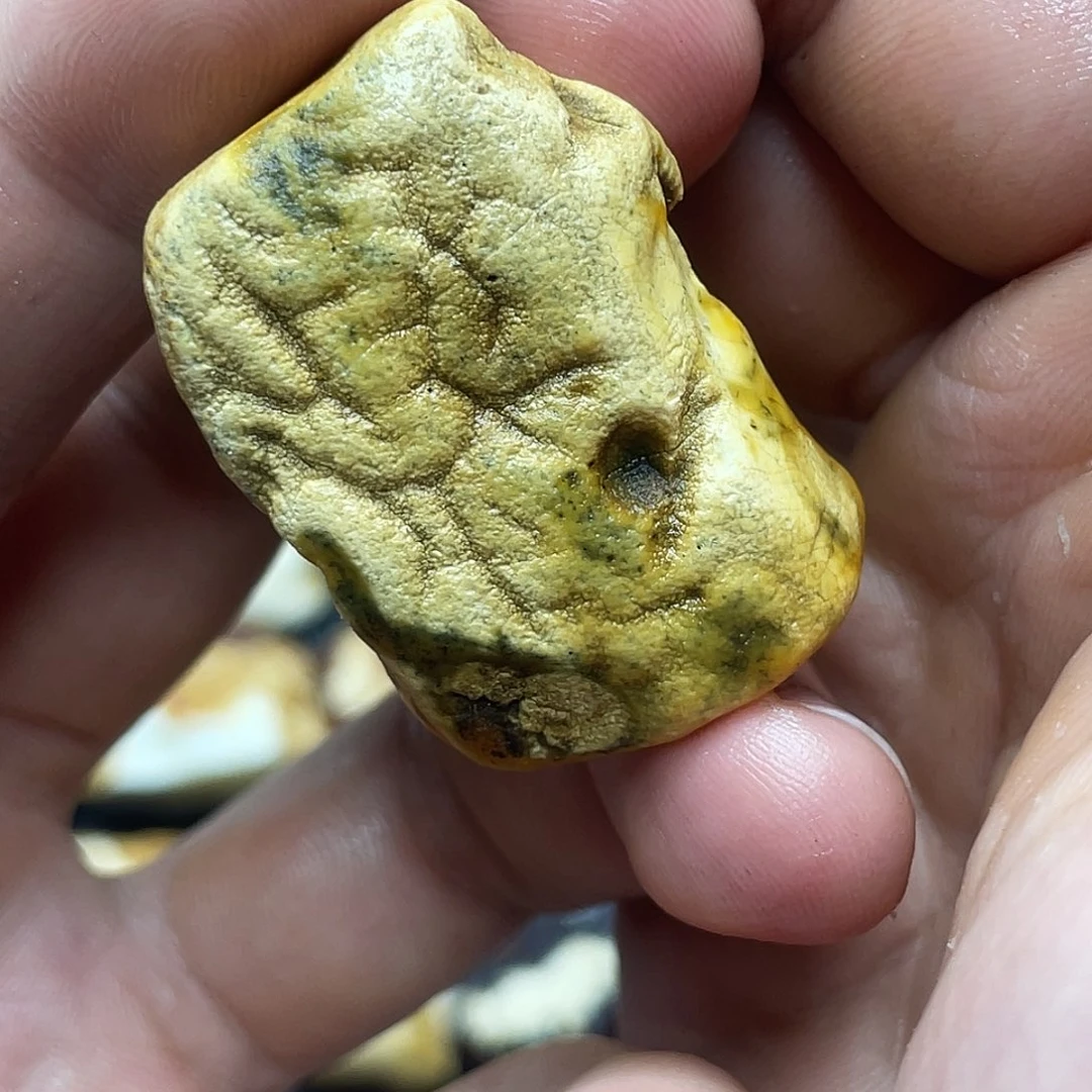 定制琥珀未镶嵌岩*?