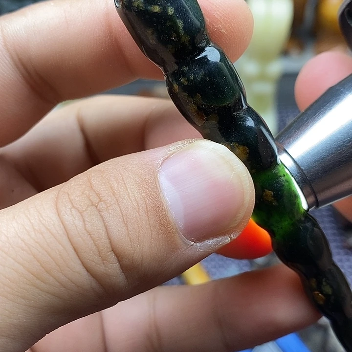 未镶嵌蛇纹石玉颈饰