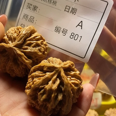 乐***：桃核把件自产自销……