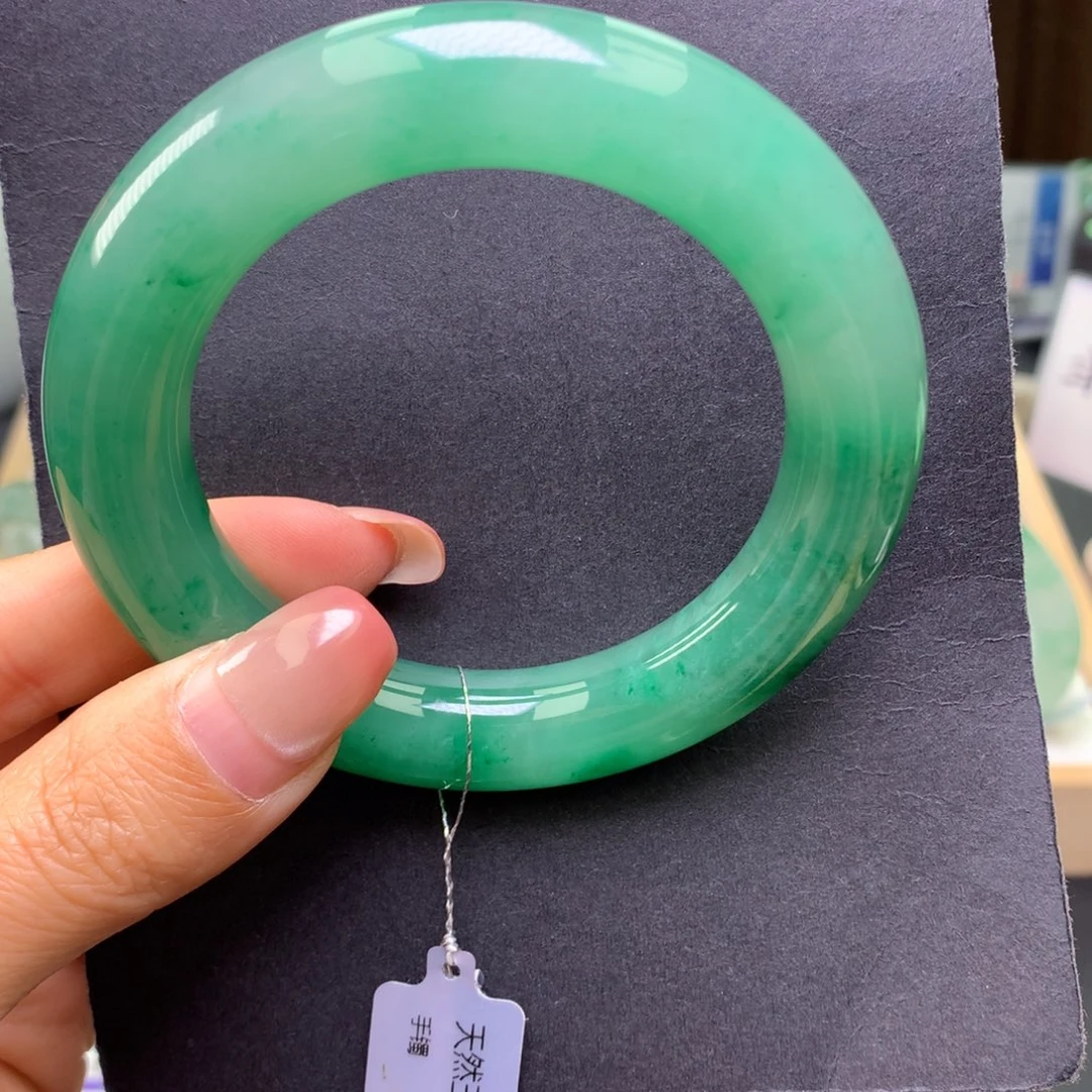 石英质玉未镶嵌手镯5556胖圆条