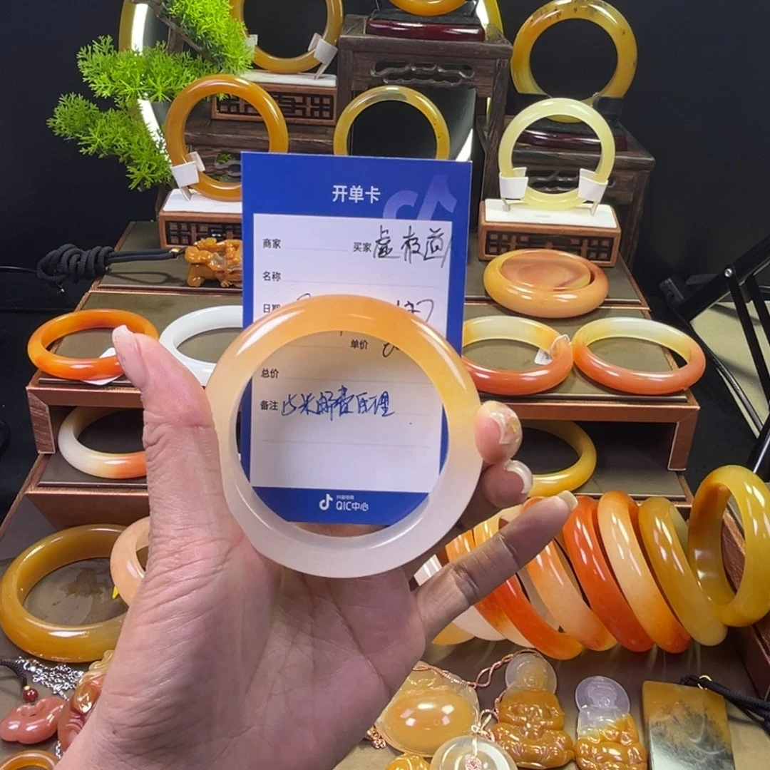 未镶嵌手镯石英质玉虚**人