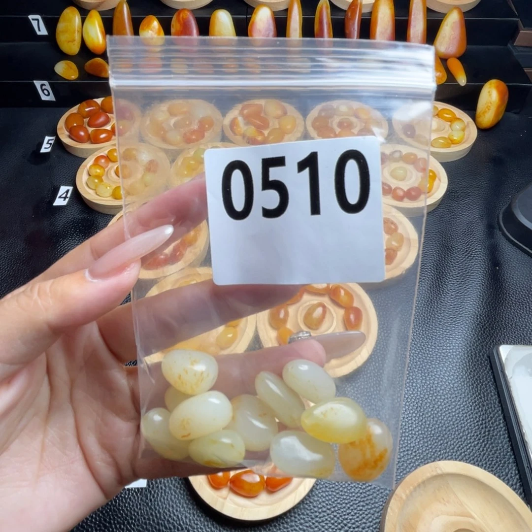 和田玉未镶嵌吊坠(不含链)执**诗