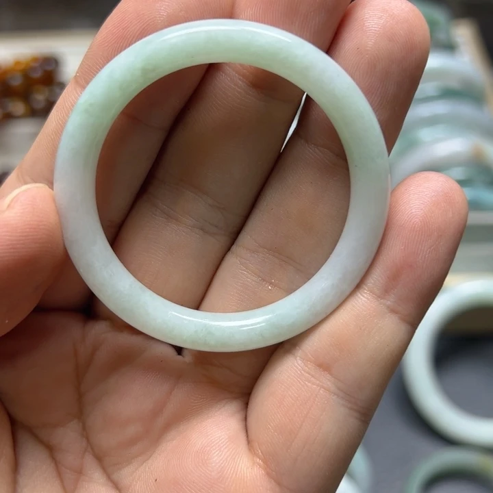 咩***咩定制翡翠未镶嵌翡翠童镯