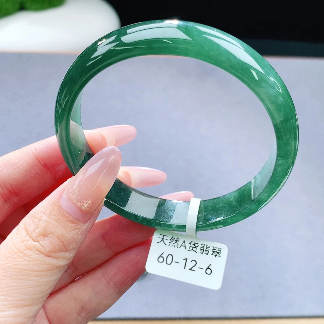 未镶嵌手镯（圆镯）翡翠