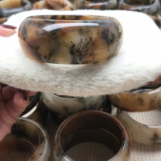 未镶嵌手镯石英质玉55加口径680米