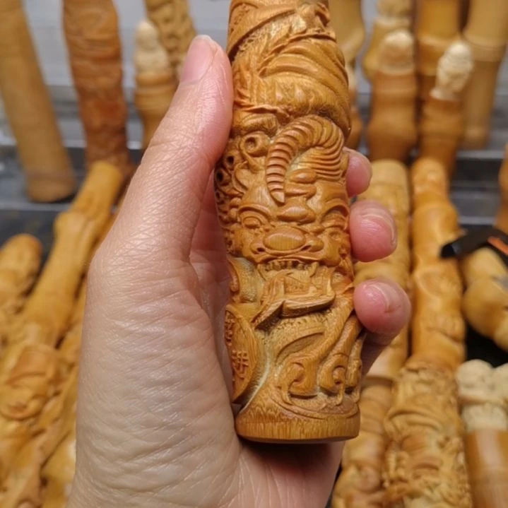 小***3竹红皮料子浮雕貔貅