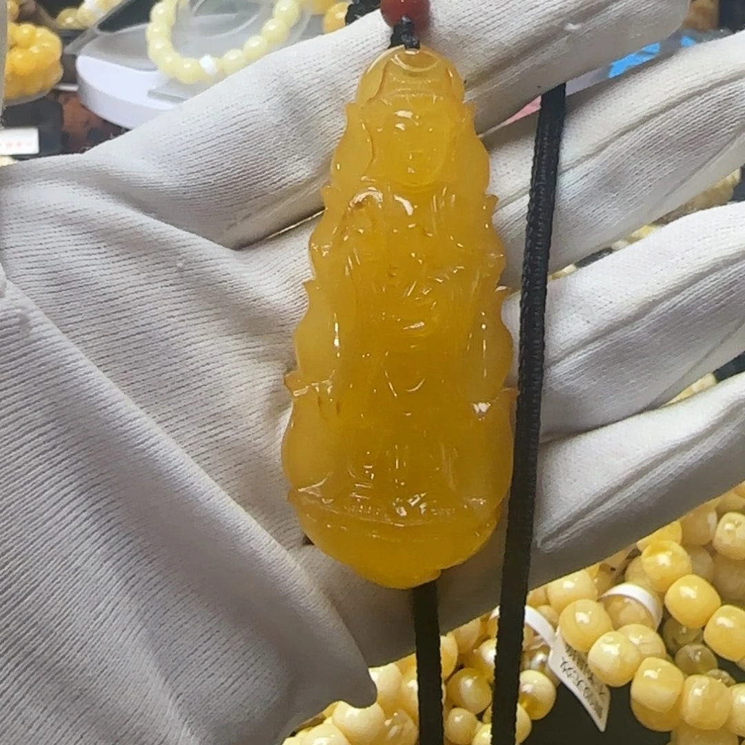 未镶嵌颈饰琥珀俄料鸡油黄精雕观音吊坠