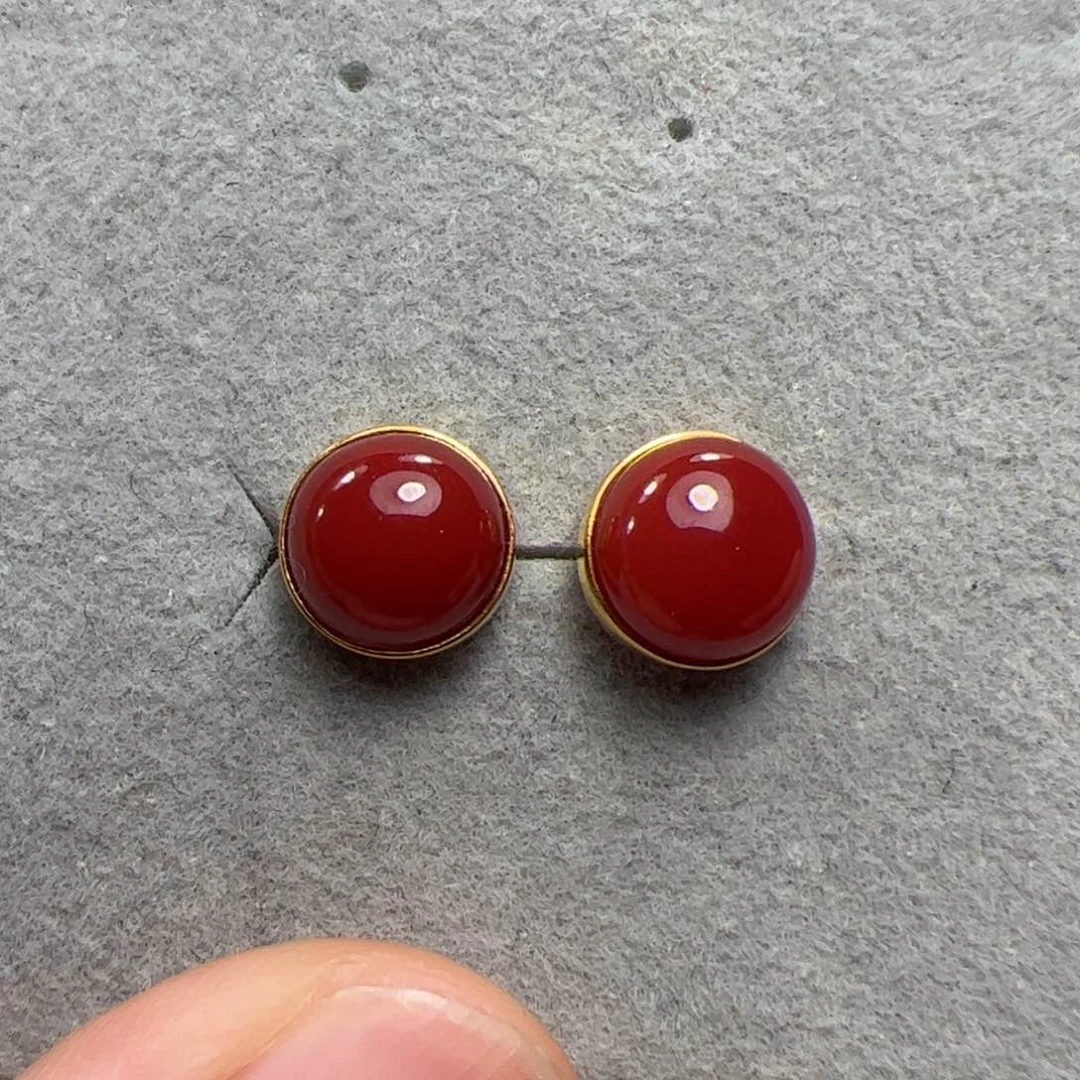 18K金镶嵌耳钉南红玛瑙