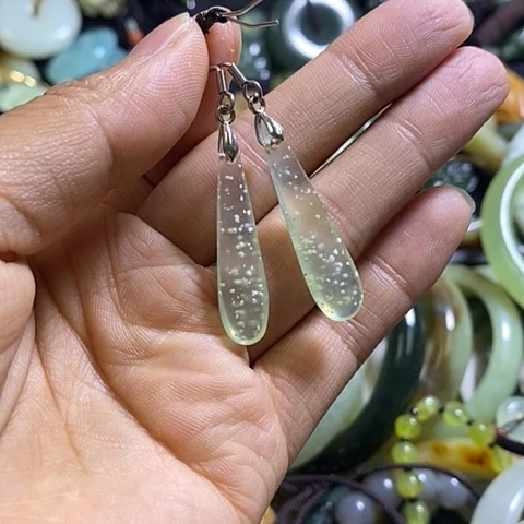 岫玉未镶嵌耳环一对