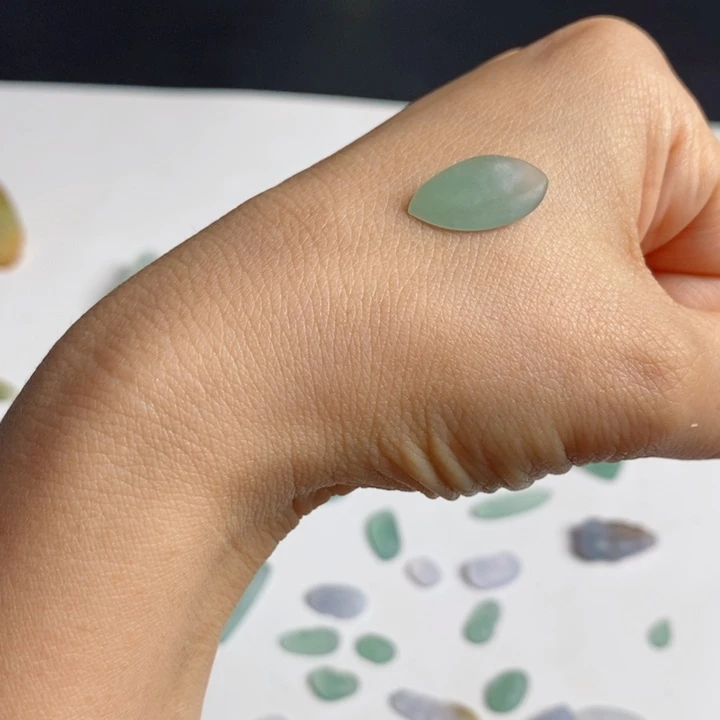 定制翡翠未镶嵌随形