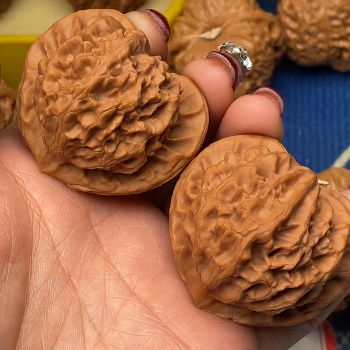 不***歹桃核吊坠宫灯核桃