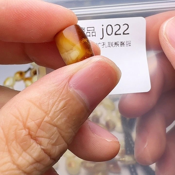 琥珀未镶嵌裸石琥珀