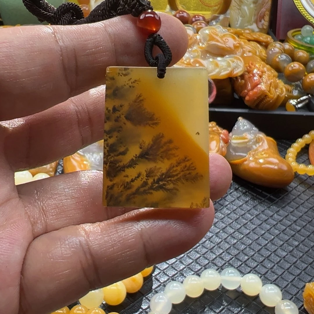 颈饰未镶嵌石英质玉