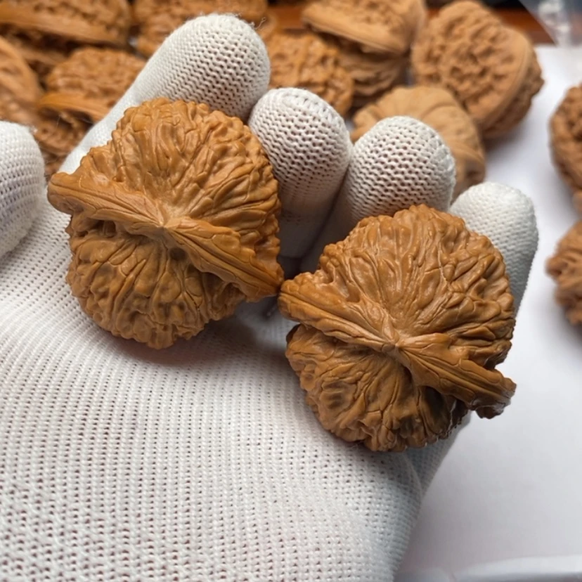 【闪购商品】文玩核桃把件楠*15白狮子