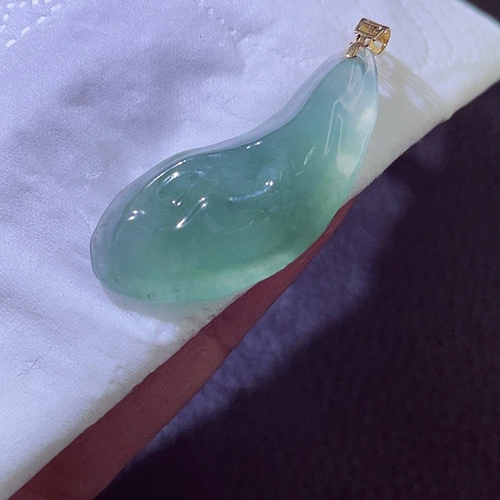 颈饰18K金镶嵌翡翠翡翠