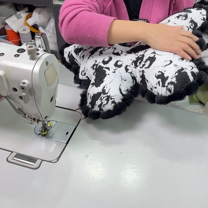 木蝴蝶抱枕一个包邮到家