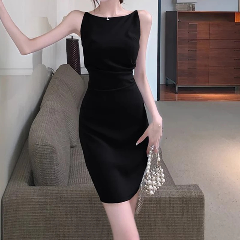 高级感一字肩包臀裙子夏季收腰法式设计感无袖修身小肩带连衣裙