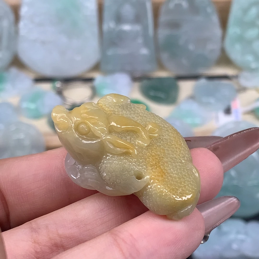 翡翠未镶嵌颈饰金蟾