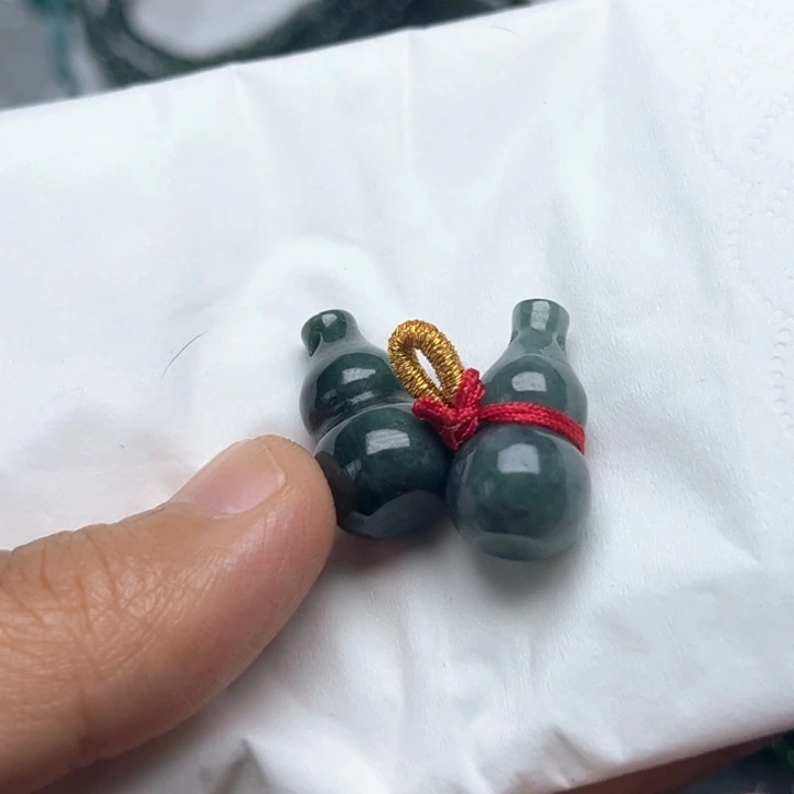 翡翠未镶嵌颈饰挂件