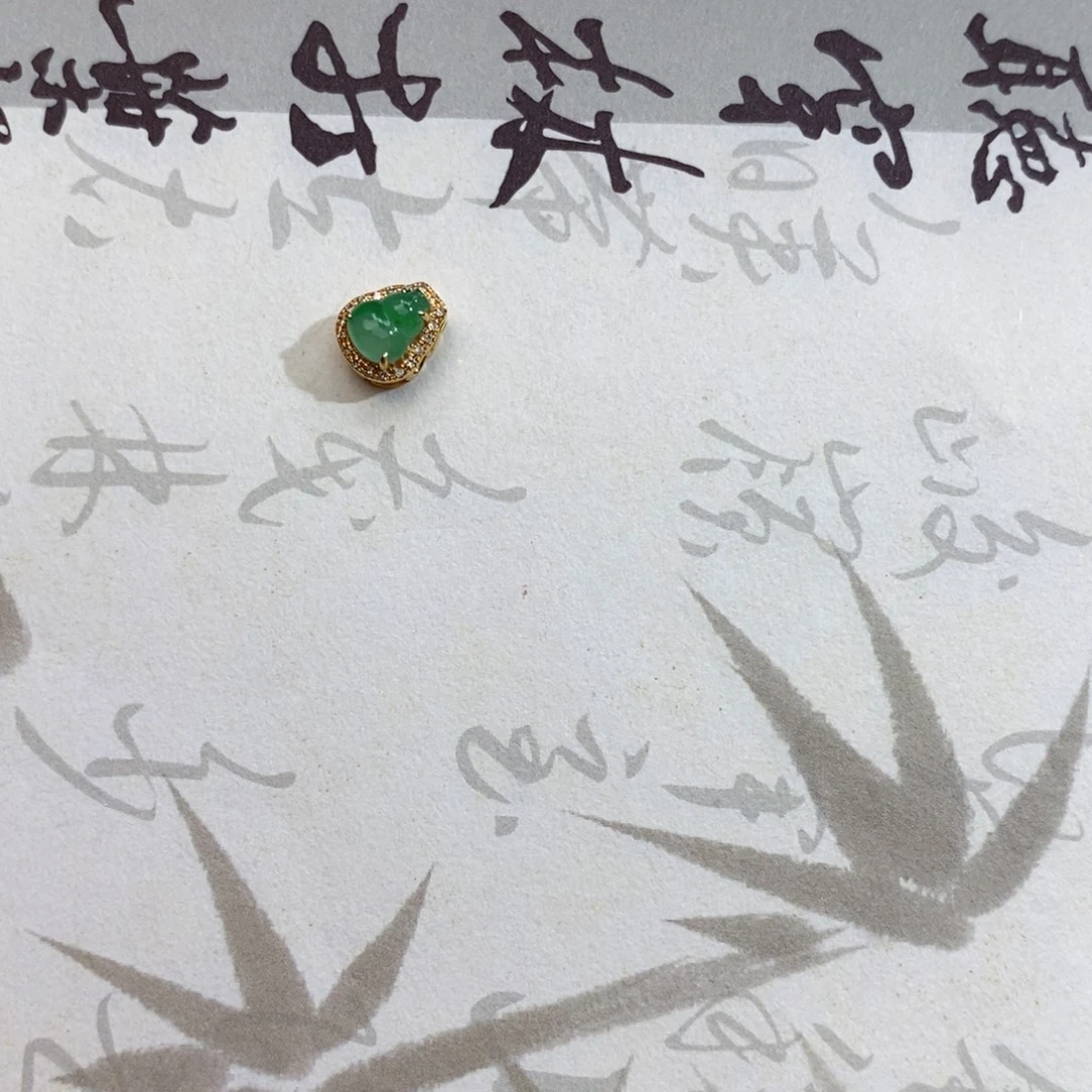 n***a颈饰18K金镶嵌翡翠翡翠