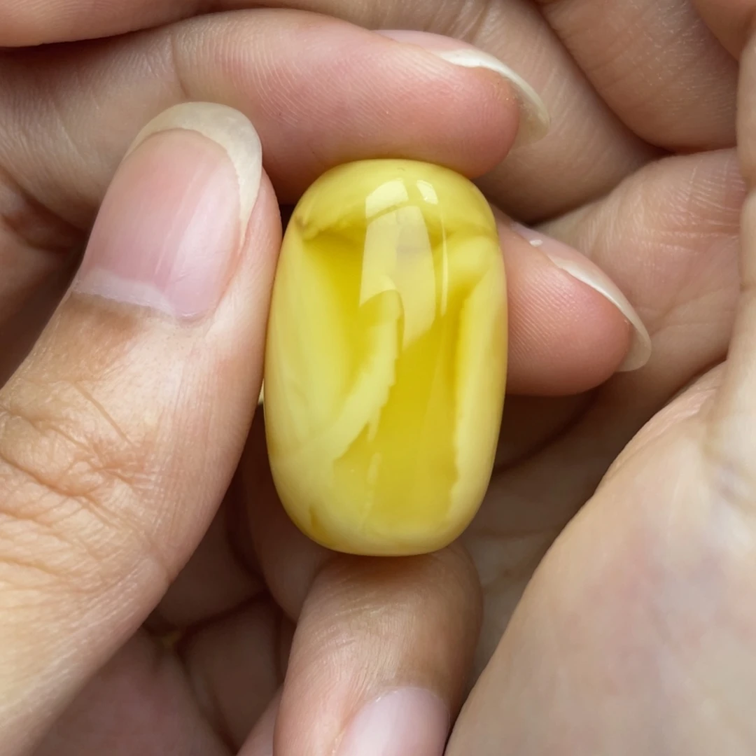 琥珀未镶嵌颈饰浓蜡