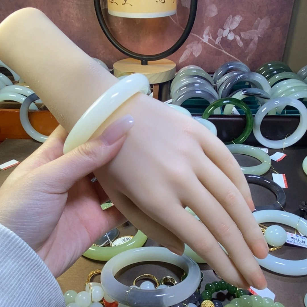 未镶嵌手镯和田玉