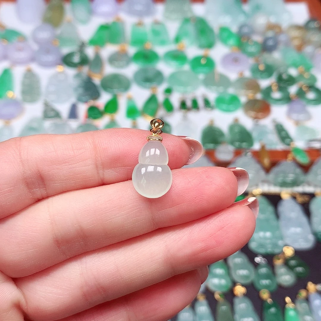 翡翠颈饰18K金镶嵌天然翡翠A货