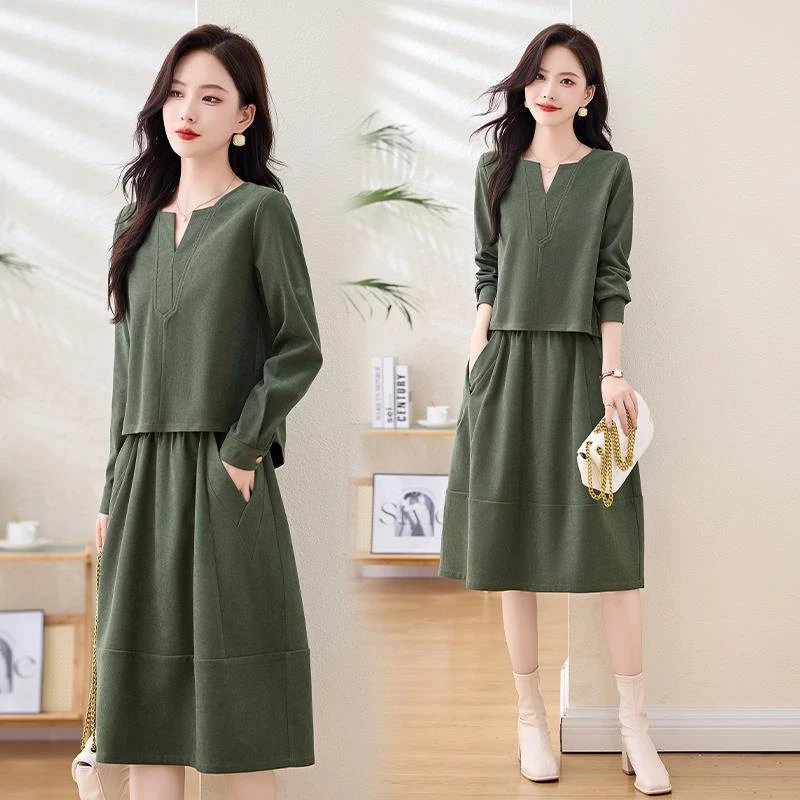 休闲显瘦套装裙女2025年秋季爆款小个子遮肚减龄宽松半身女团套装