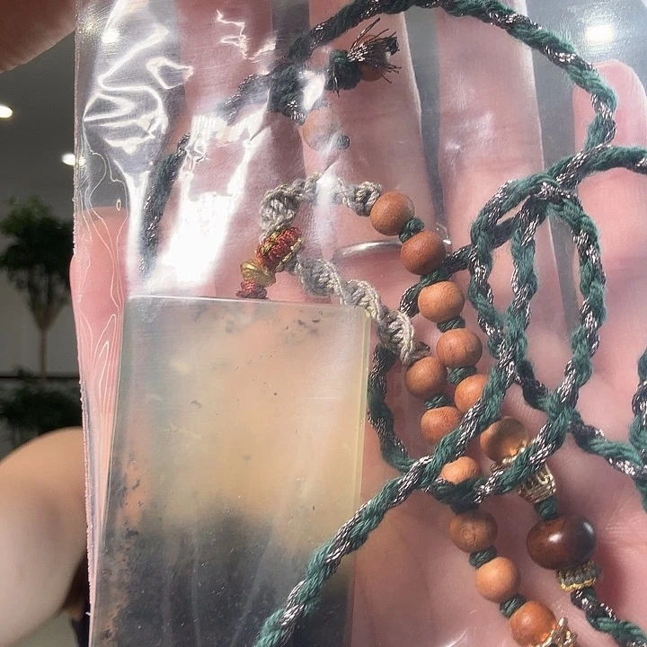 辰***苒蛇纹石玉未镶嵌颈饰