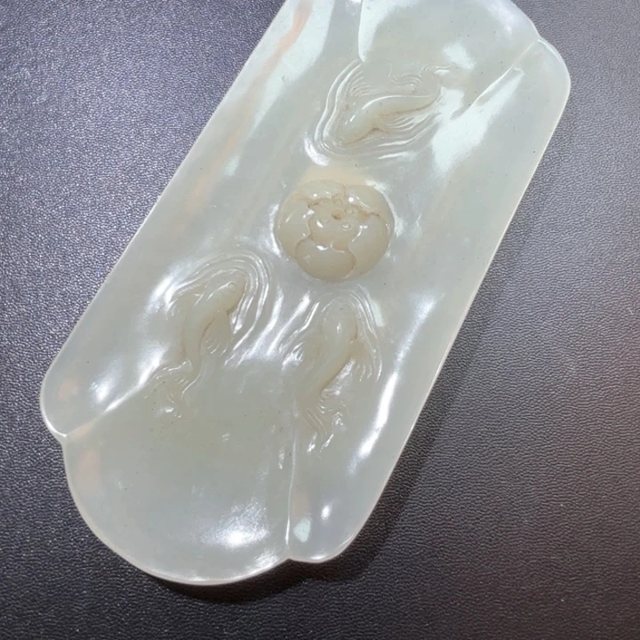 那***海未镶嵌和田玉挂件