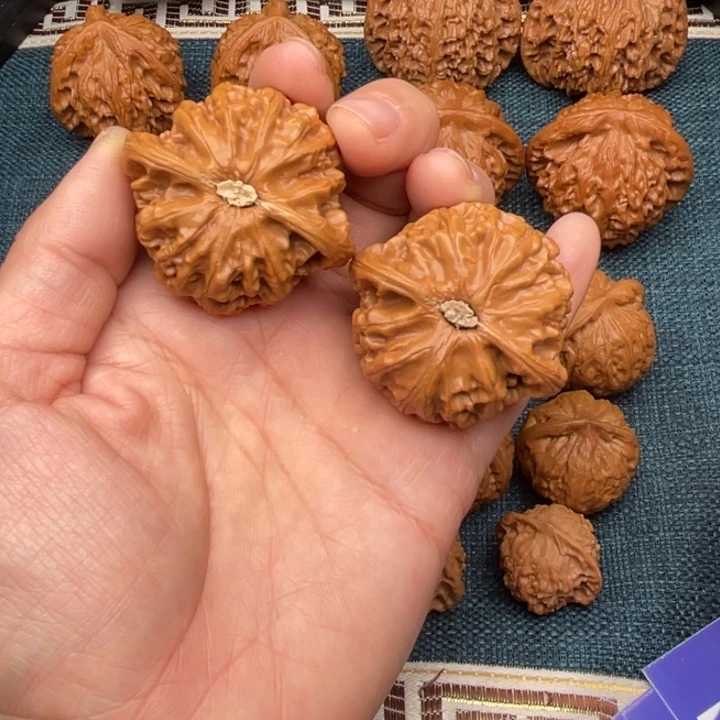 把件文玩核桃43全品蜡皮桃心宫灯