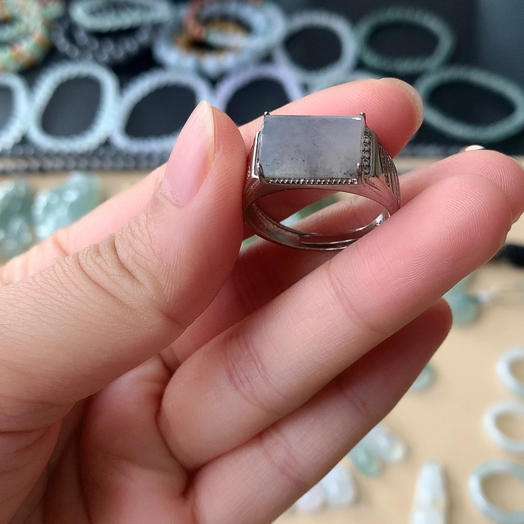 翡翠未镶嵌颈饰马鞍戒