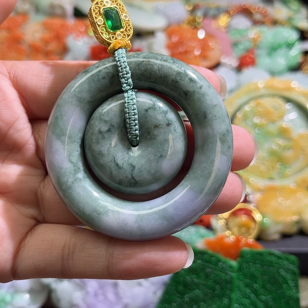 翡翠未镶嵌颈饰待编织