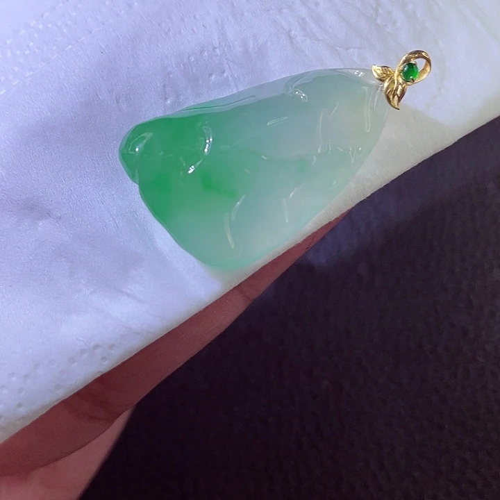 翡翠18K金镶嵌颈饰翡翠