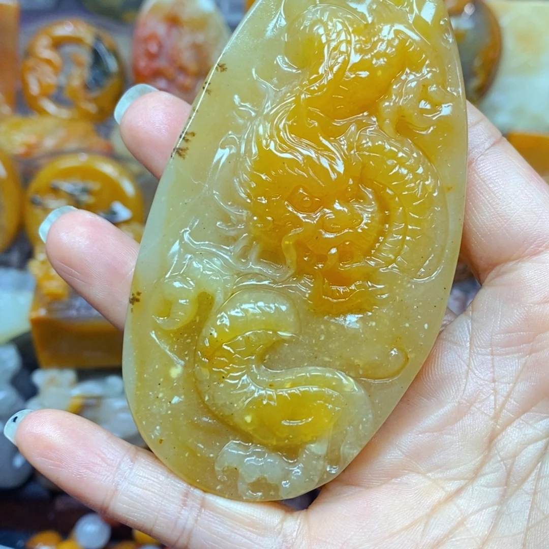 未镶嵌石英质玉（黄龙玉）颈饰