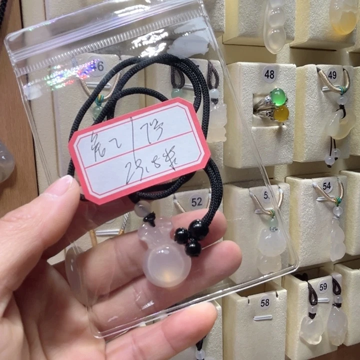 玛瑙/玉髓颈饰未镶嵌“***心