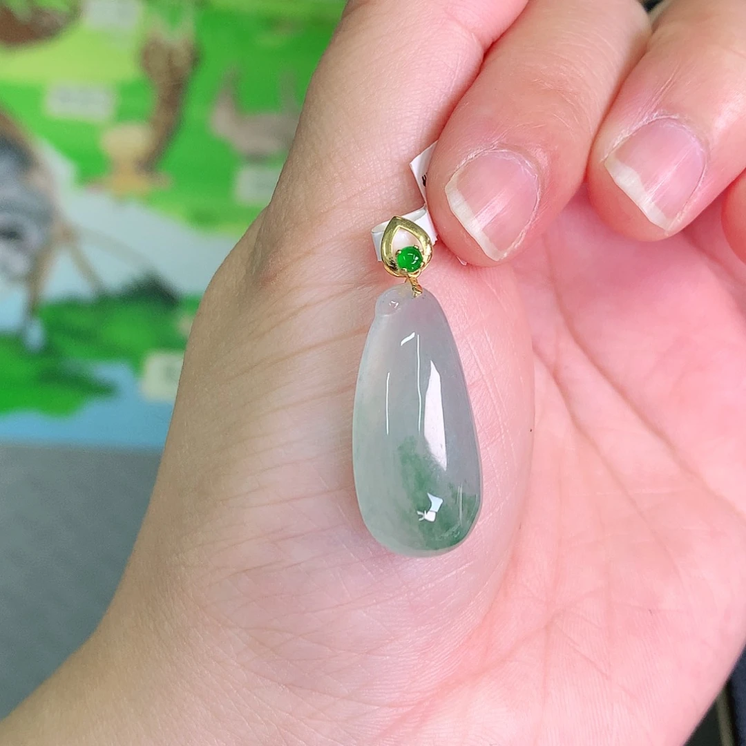 翡翠颈饰18K金镶嵌冰胶飘绿福瓜26*12.4*7