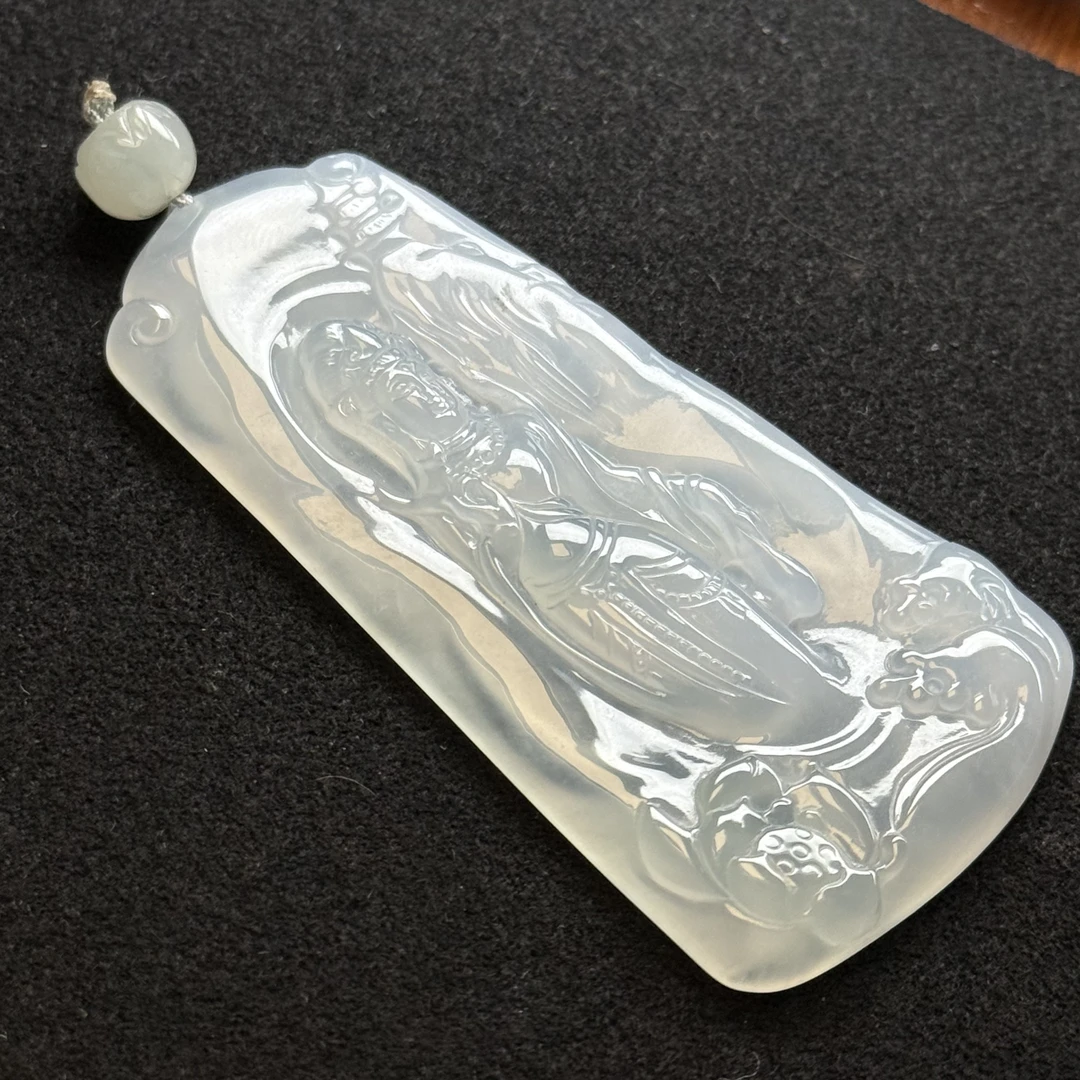 冰润淡雅翡翠站观音 雕工精致 带顶珠