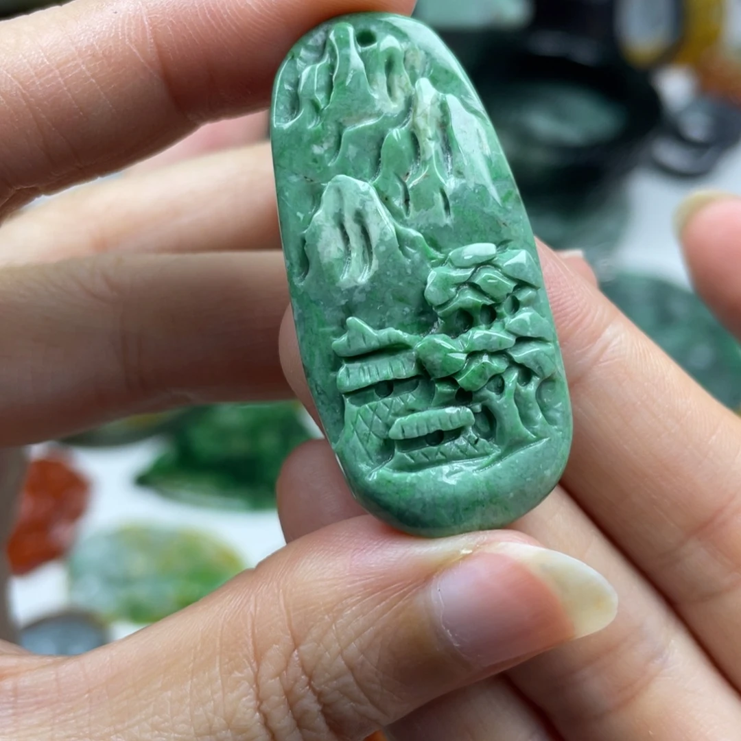 翡翠未镶嵌颈饰牌子