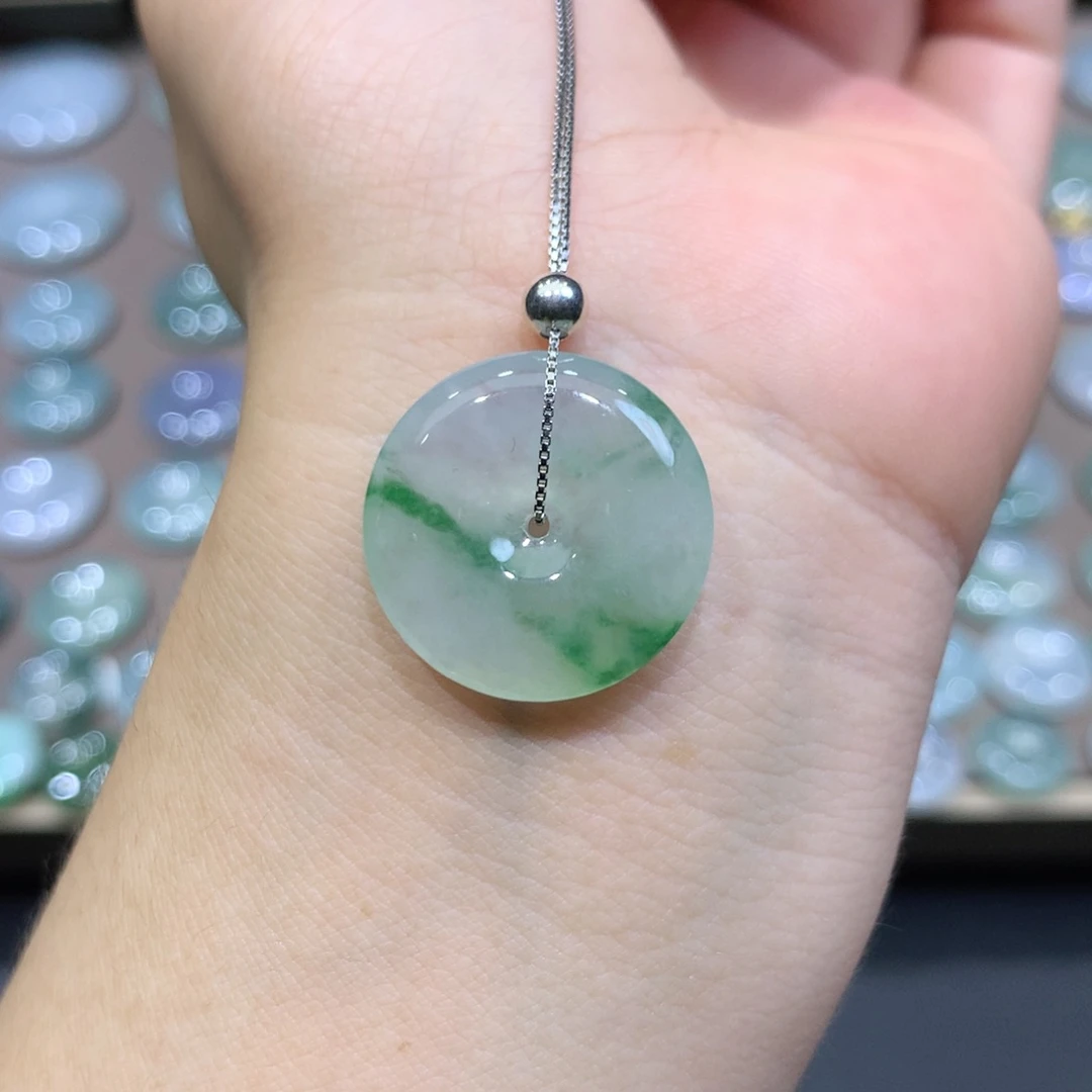 翡翠未镶嵌颈饰平安扣