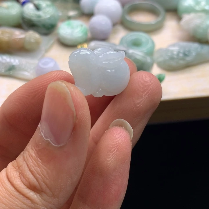 翡翠未镶嵌颈饰吊坠