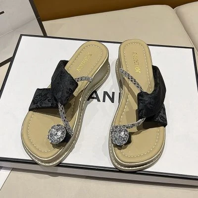 时尚厚底凉鞋拖鞋女2024冬新款外穿百搭气质高级感水钻鸽子蛋凉鞋