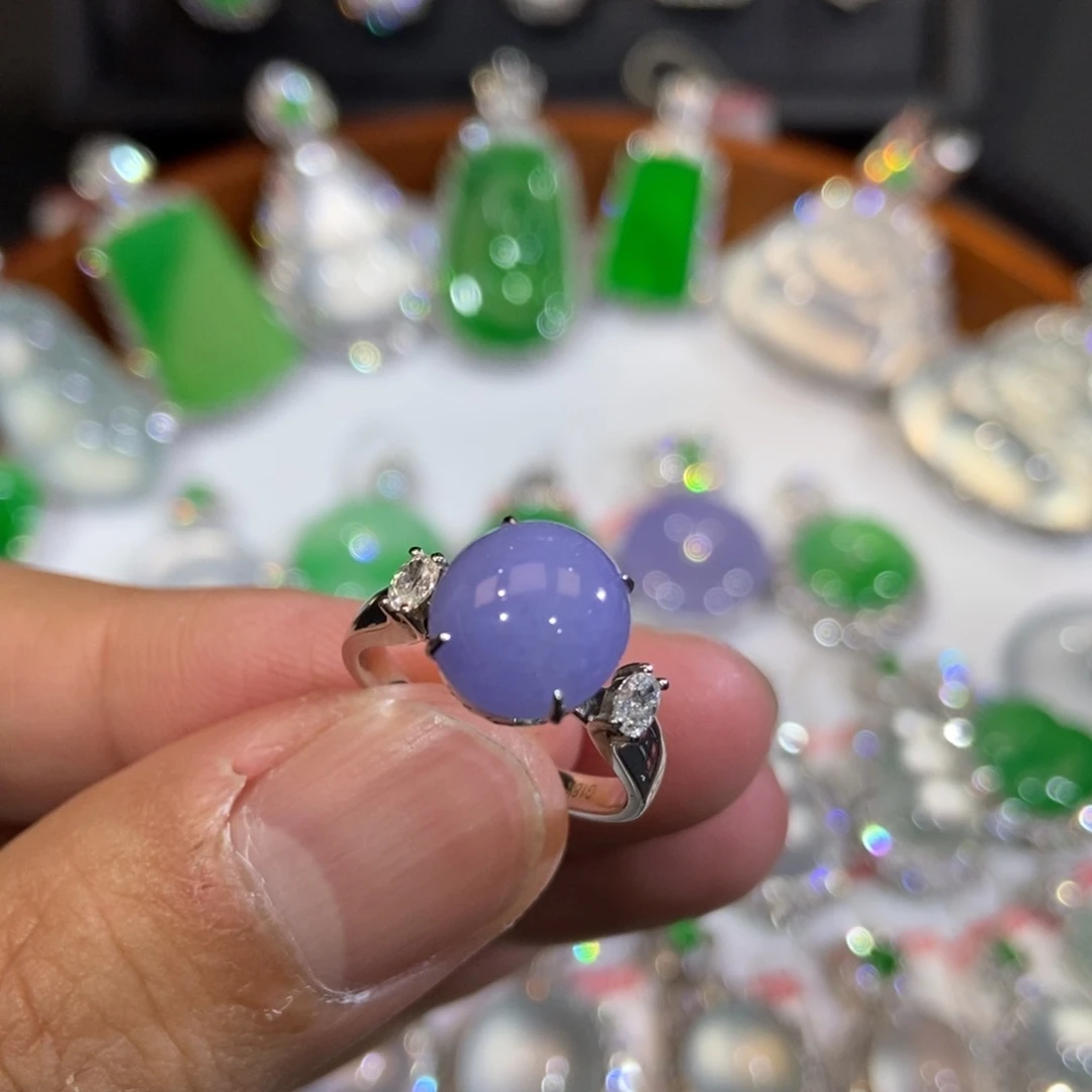 18K金镶嵌戒指翡翠