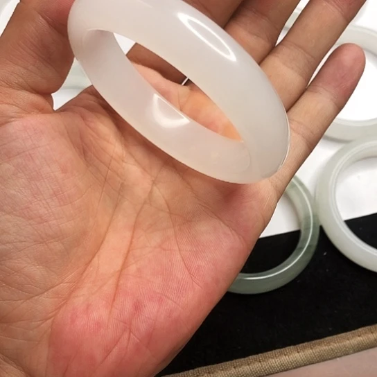 石英质玉手镯未镶嵌57 58